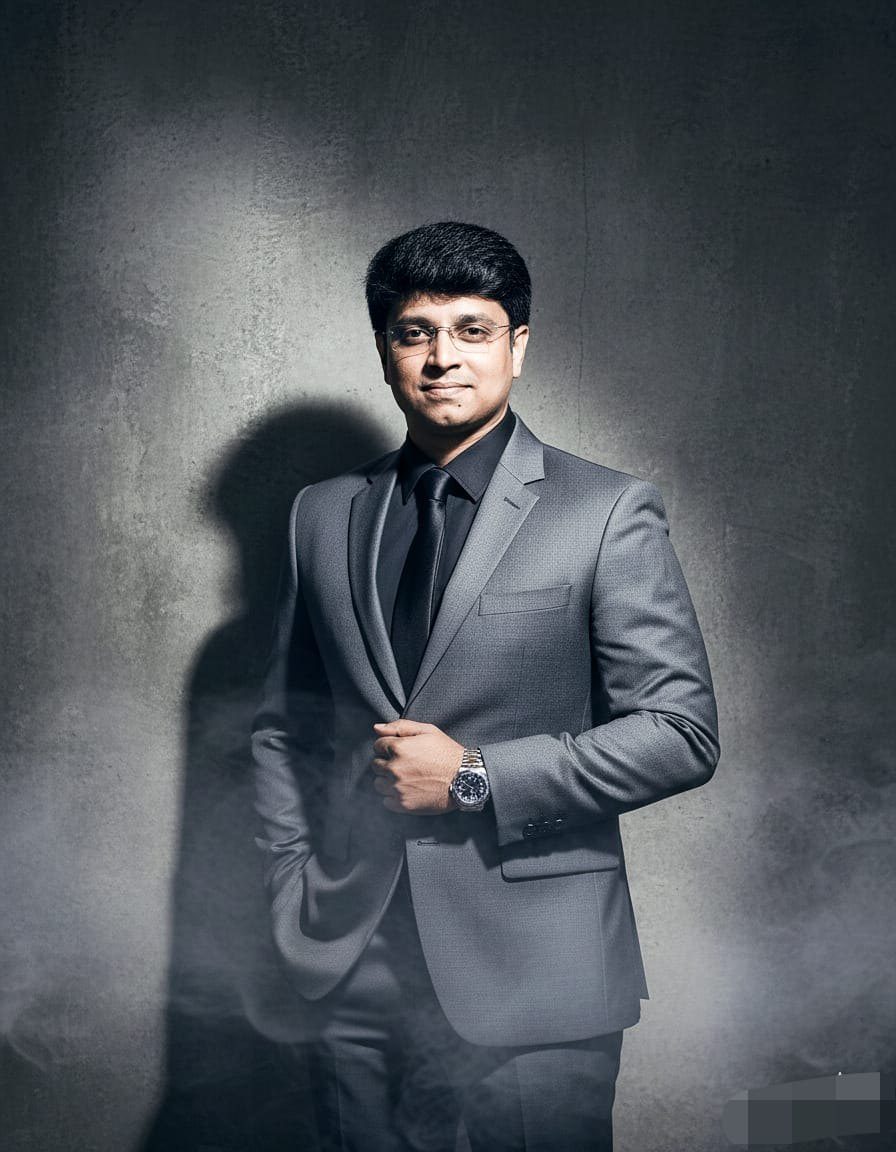 Portrait of Prof. Rishi Bharadwaj
